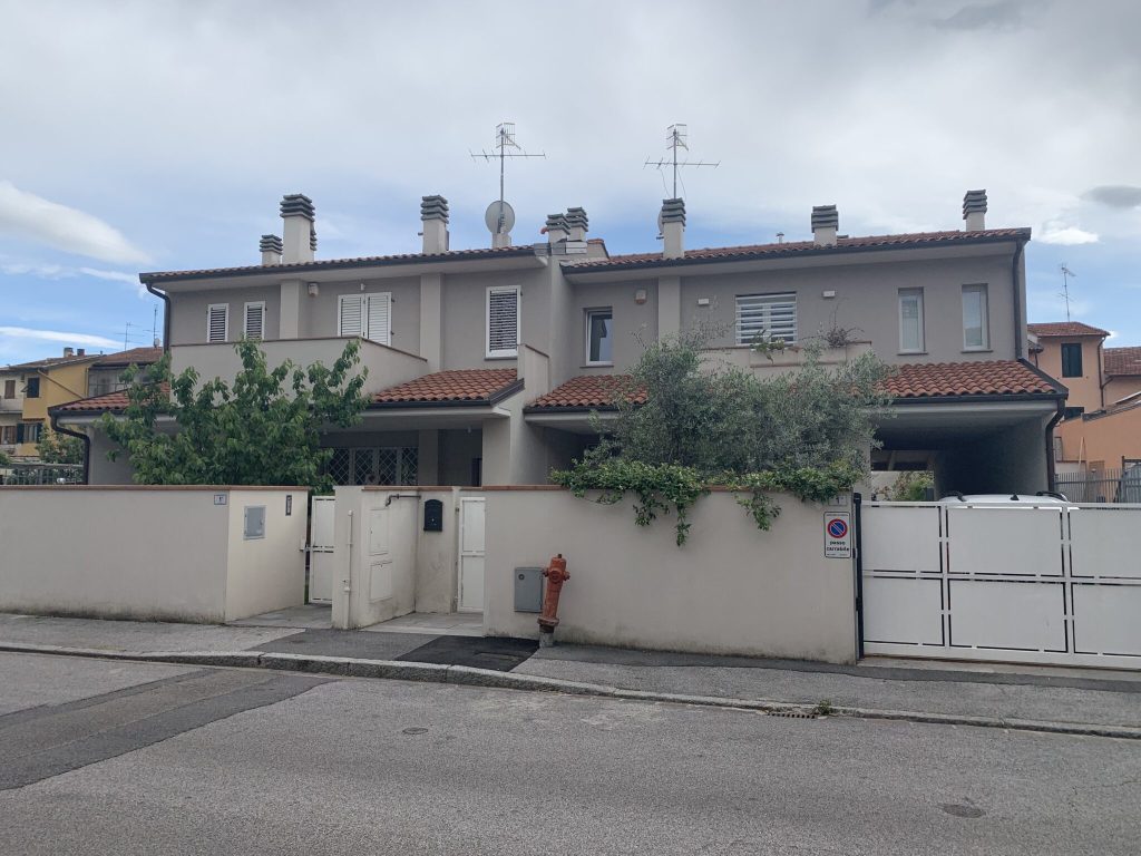 Villetta bifamiliare a Prato, zona Coiano